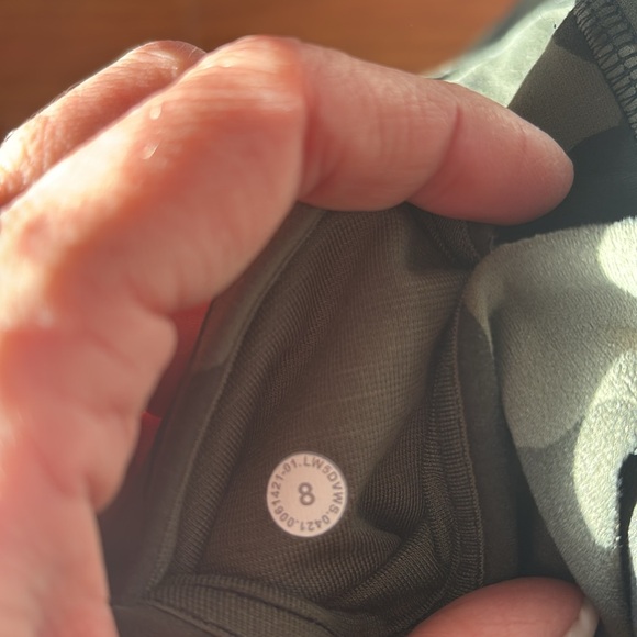 Lululemon camo leggings sz 8 - Picture 11 of 12